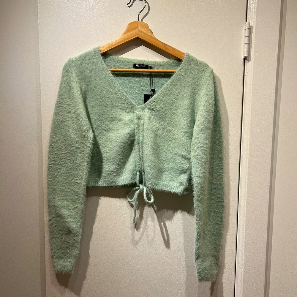 Mint green crop sweater, size M, NWT